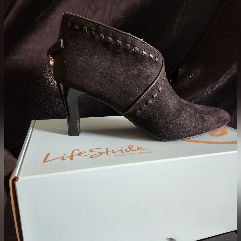 Giada black suede booties